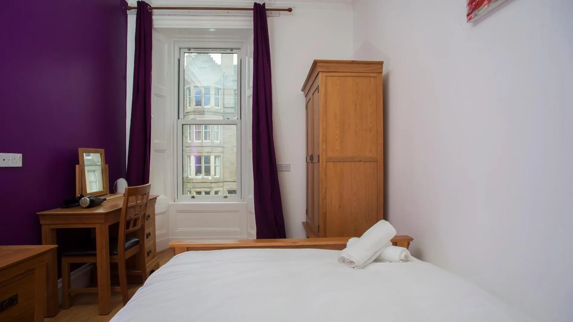 My Meadows, City Centre Apartment, Sunny&Spacious Edinburgh 0*,  United Kingdom